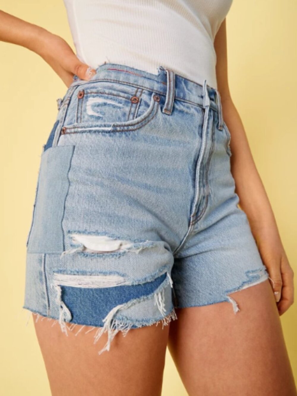 American Eagle High Rise Distressed Denim Shorts | Light Wash | Size 8